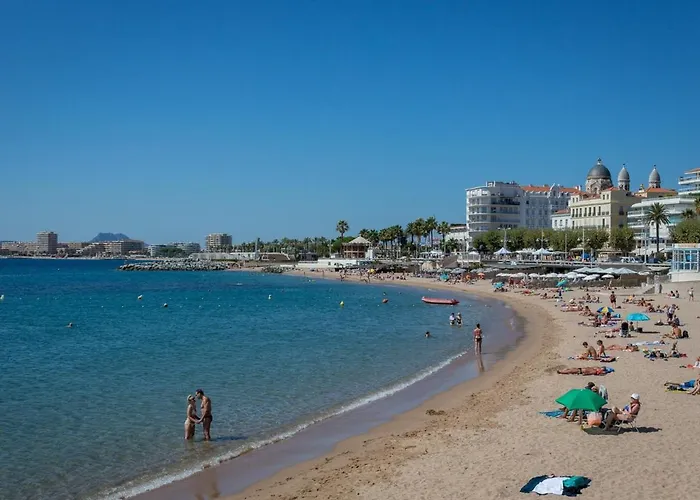 Climatise Proche Plage, Commerces Et Gare Avec Balcon, Parking Et Wifi - Fr-1-466a-5 Apartmán Saint-Raphaël